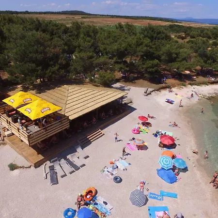 Monica شقة Ližnjan