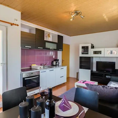 Monica Apartment